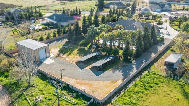 11116 E Dayton Avenue, Sanger, CA 93657