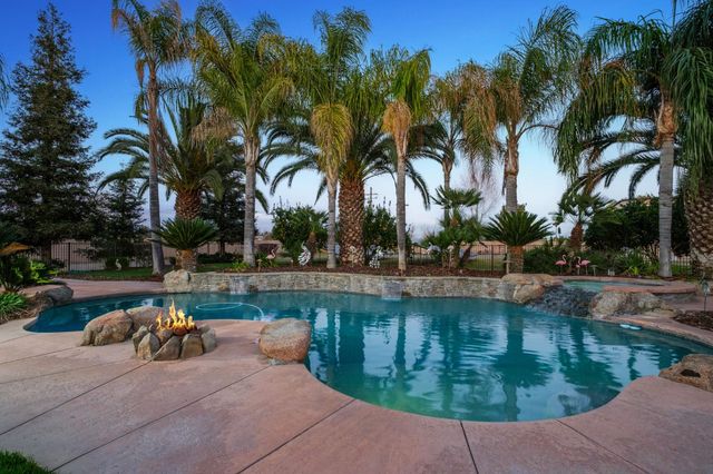 11116 E Dayton Avenue, Sanger, CA 93657