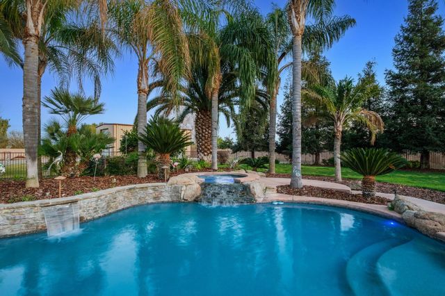 11116 E Dayton Avenue, Sanger, CA 93657