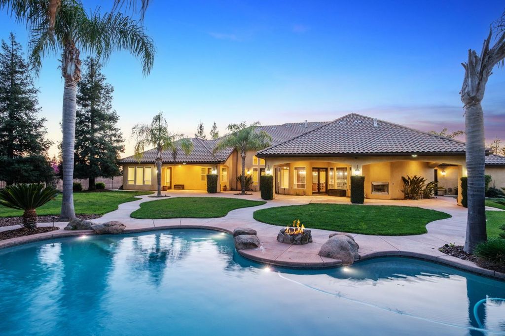 11116 E Dayton Avenue, Sanger, CA 93657