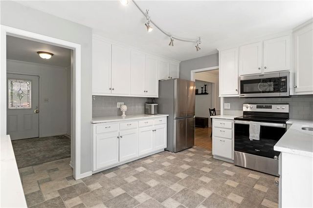 9959 Ballentine Street, Overland Park, KS 66214
