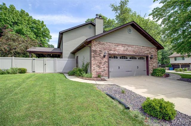 608 Goldfinch Lane, Troy, IL 62294