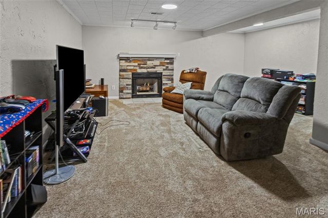 608 Goldfinch Lane, Troy, IL 62294