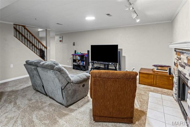 608 Goldfinch Lane, Troy, IL 62294