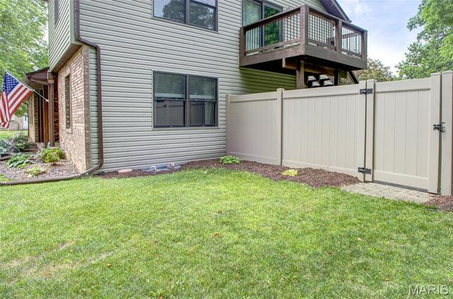 608 Goldfinch Lane, Troy, IL 62294
