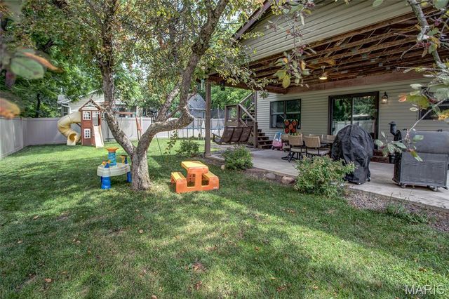 608 Goldfinch Lane, Troy, IL 62294