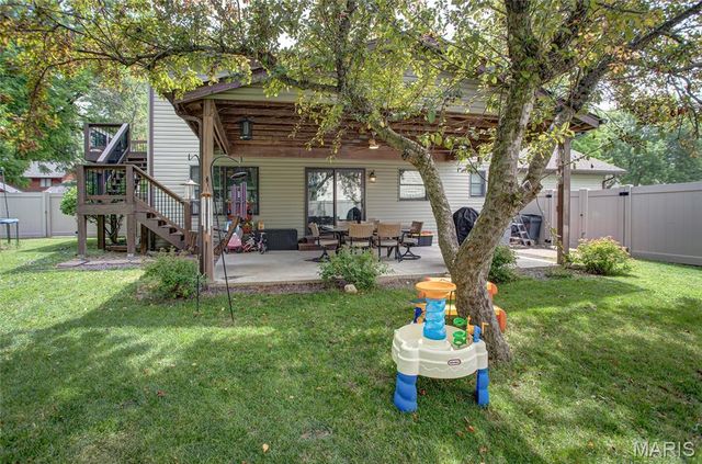 608 Goldfinch Lane, Troy, IL 62294
