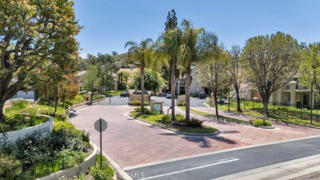 272 Fieldstone Way A, Simi Valley, CA 93065
