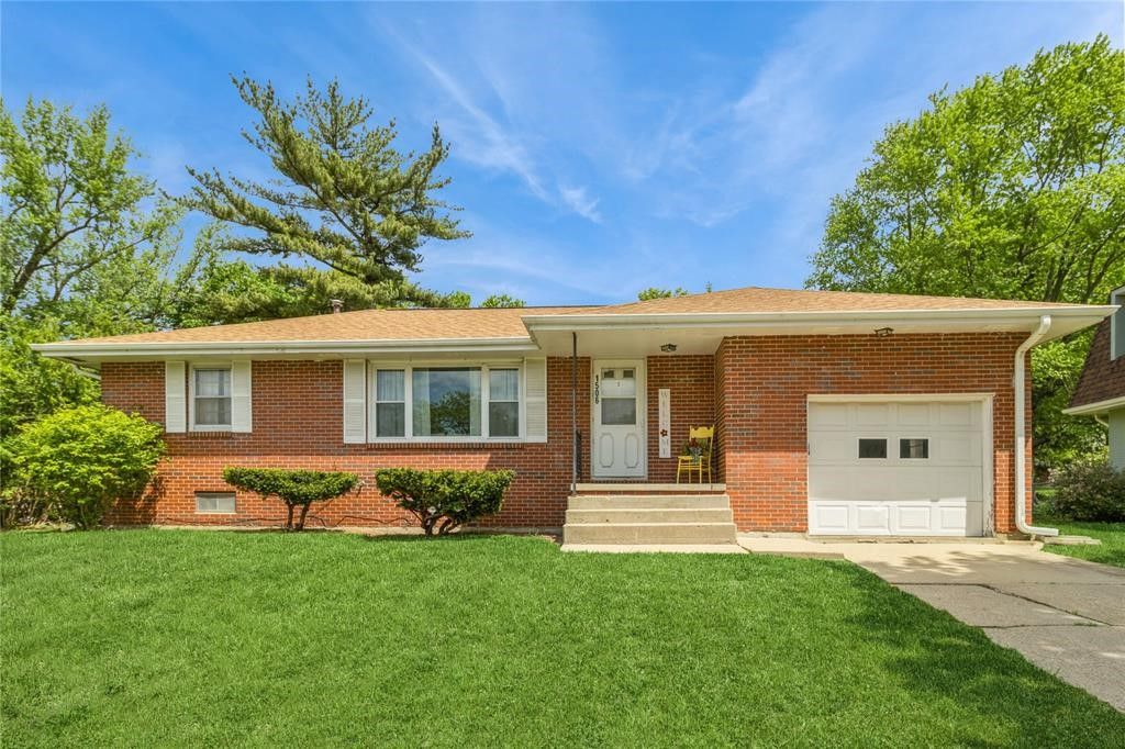 1506 W 6th Avenue, Indianola, IA 50125