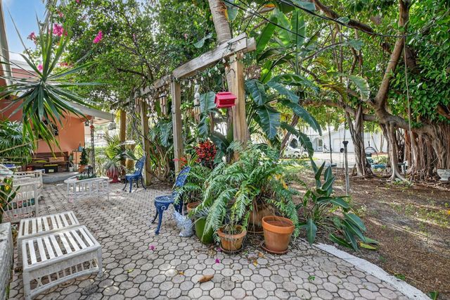 460 SE 18th Avenue, Deerfield Beach, FL 33441