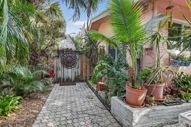 460 SE 18th Avenue, Deerfield Beach, FL 33441