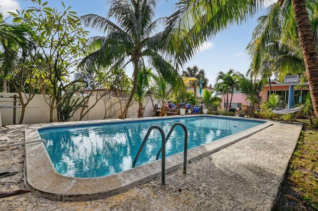 460 SE 18th Avenue, Deerfield Beach, FL 33441