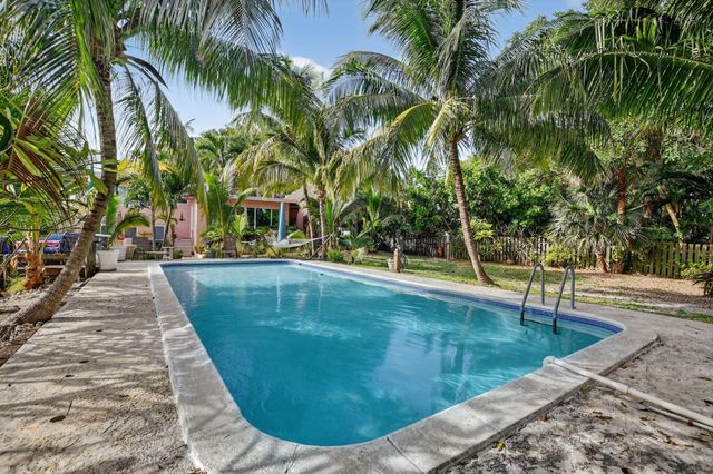 460 SE 18th Avenue, Deerfield Beach, FL 33441