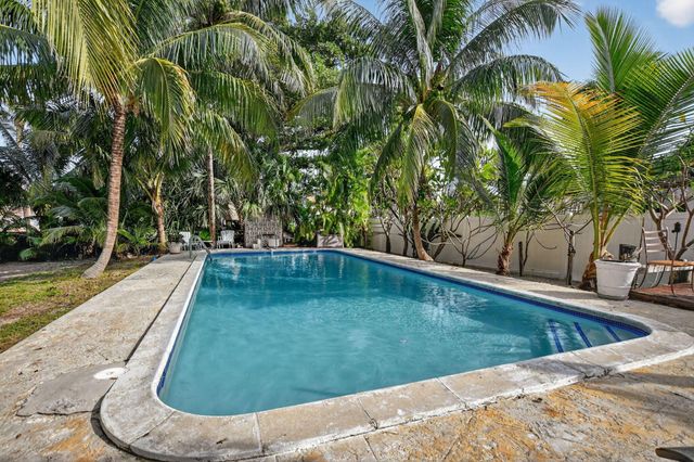 460 SE 18th Avenue, Deerfield Beach, FL 33441