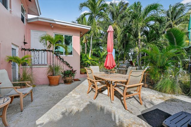 460 SE 18th Avenue, Deerfield Beach, FL 33441