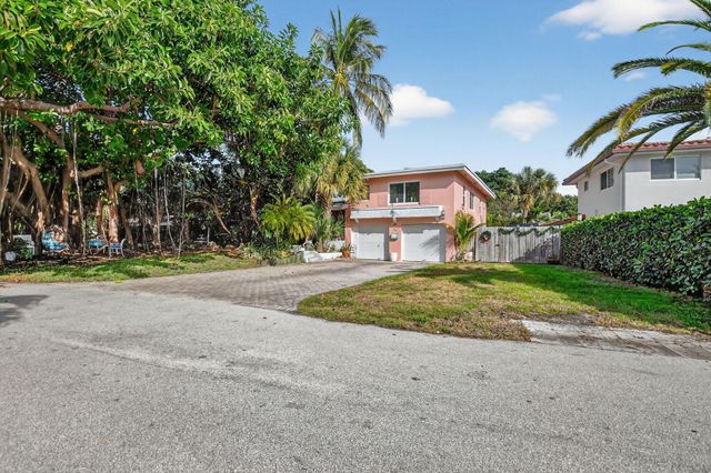 460 SE 18th Avenue, Deerfield Beach, FL 33441