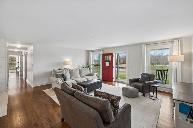 6171 Calvin Potts Rd, Primm Springs, TN 38476