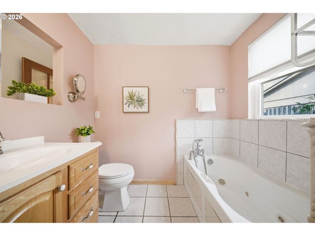 10717 Ne 44TH St, Vancouver, WA 98682