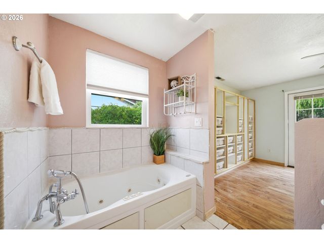 10717 Ne 44TH St, Vancouver, WA 98682
