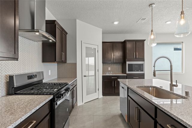 83 Calle Fuerza, Santa Fe, NM 87508
