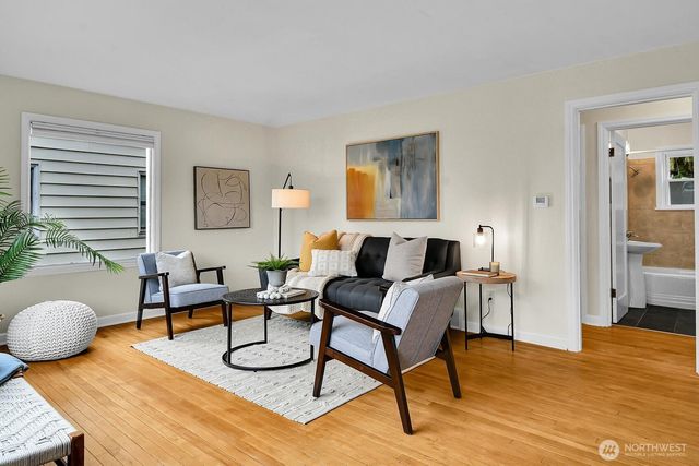 4221 S Willow Street S, Seattle, WA 98118