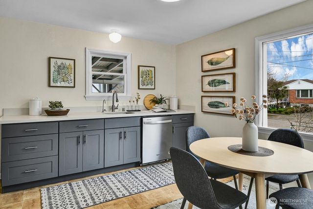 4221 S Willow Street S, Seattle, WA 98118