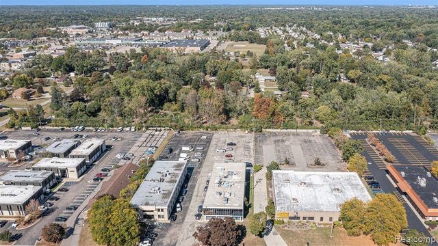 17220 W 12 Mile Road, Southfield, MI 48076