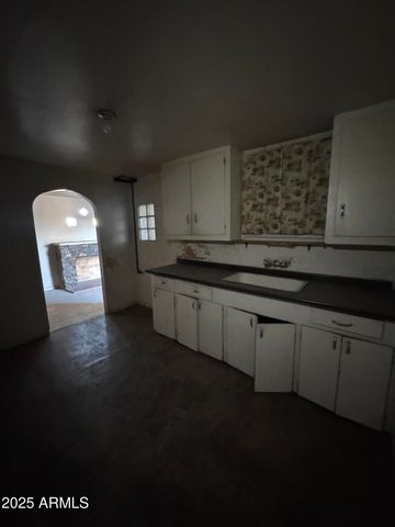 2230 E TAYLOR Street, Phoenix, AZ 85006