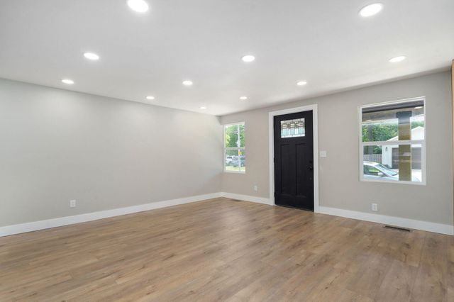 1616 N Hampton Avenue, Springfield, MO 65803