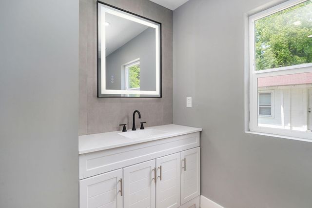 1616 N Hampton Avenue, Springfield, MO 65803