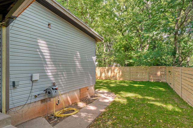 1616 N Hampton Avenue, Springfield, MO 65803