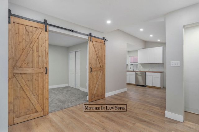1616 N Hampton Avenue, Springfield, MO 65803