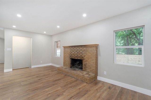 1616 N Hampton Avenue, Springfield, MO 65803