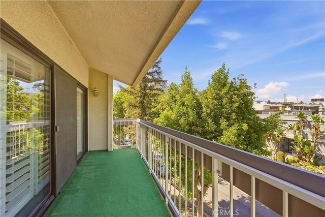 4542 Willis Avenue 302, Sherman Oaks, CA 91403