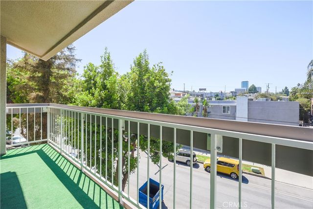 4542 Willis Avenue 302, Sherman Oaks, CA 91403