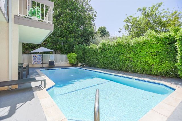 4542 Willis Avenue 302, Sherman Oaks, CA 91403
