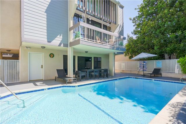 4542 Willis Avenue 302, Sherman Oaks, CA 91403