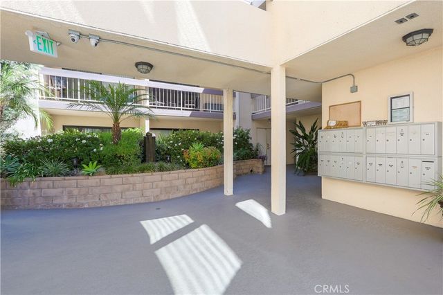 4542 Willis Avenue 302, Sherman Oaks, CA 91403