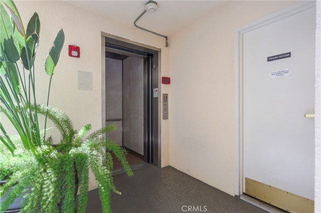 4542 Willis Avenue 302, Sherman Oaks, CA 91403