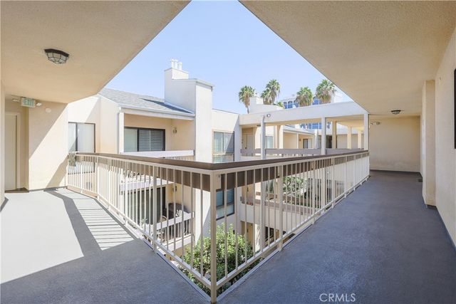 4542 Willis Avenue 302, Sherman Oaks, CA 91403
