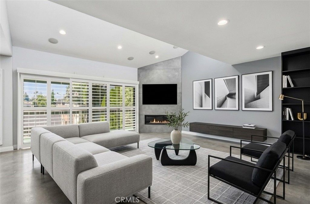 4542 Willis Avenue 302, Sherman Oaks, CA 91403 — photo 2