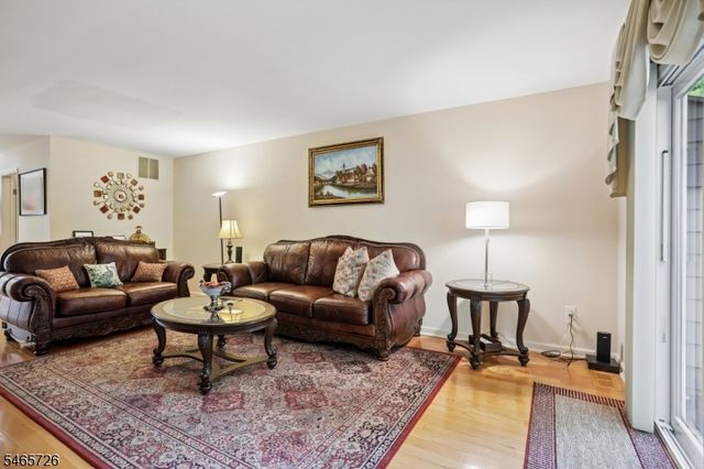 45 Mill Pond Rd, Woodland Park, NJ 07424