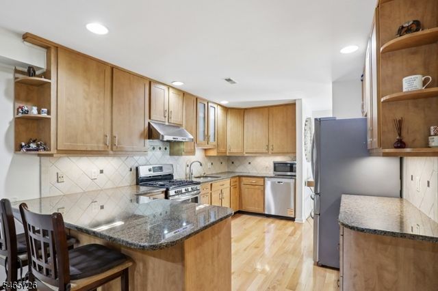 45 Mill Pond Rd, Woodland Park, NJ 07424