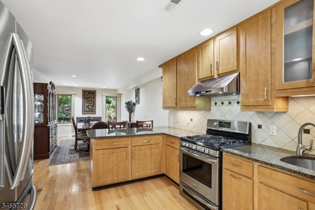 45 Mill Pond Rd, Woodland Park, NJ 07424