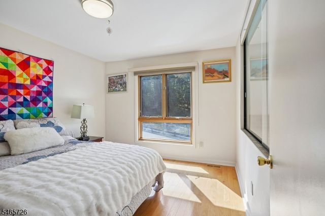 45 Mill Pond Rd, Woodland Park, NJ 07424