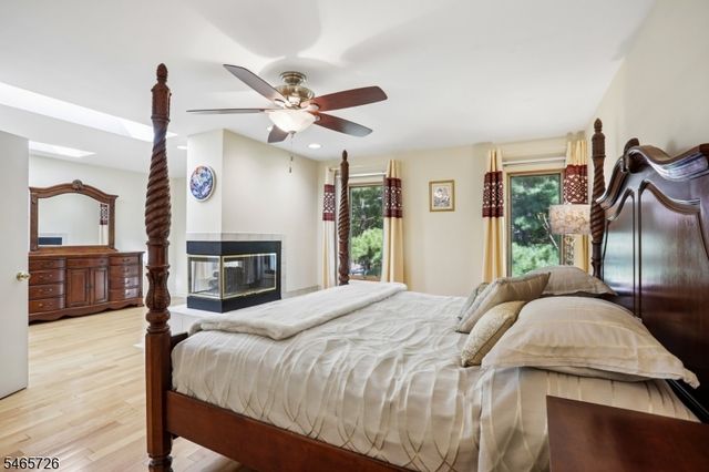 45 Mill Pond Rd, Woodland Park, NJ 07424