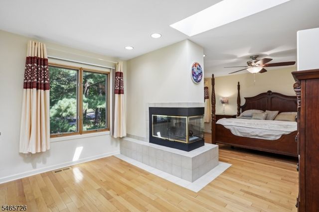 45 Mill Pond Rd, Woodland Park, NJ 07424