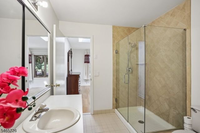 45 Mill Pond Rd, Woodland Park, NJ 07424