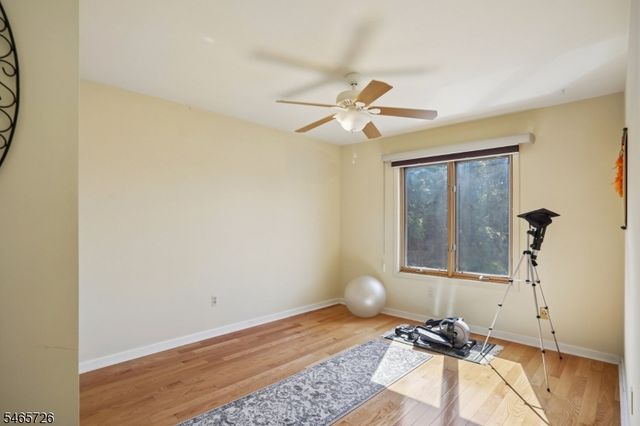 45 Mill Pond Rd, Woodland Park, NJ 07424