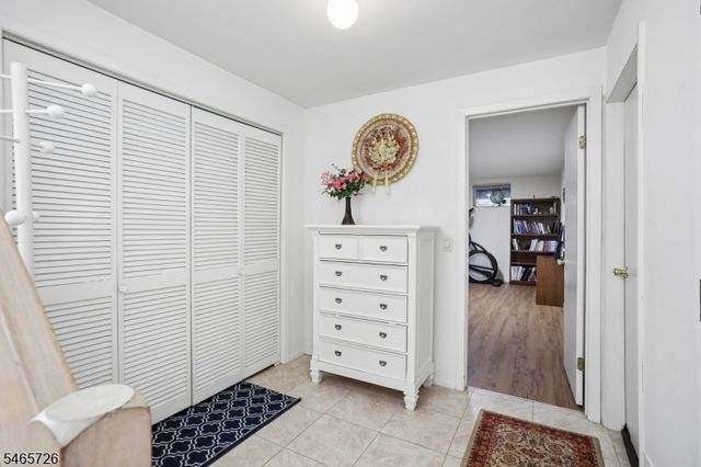 45 Mill Pond Rd, Woodland Park, NJ 07424